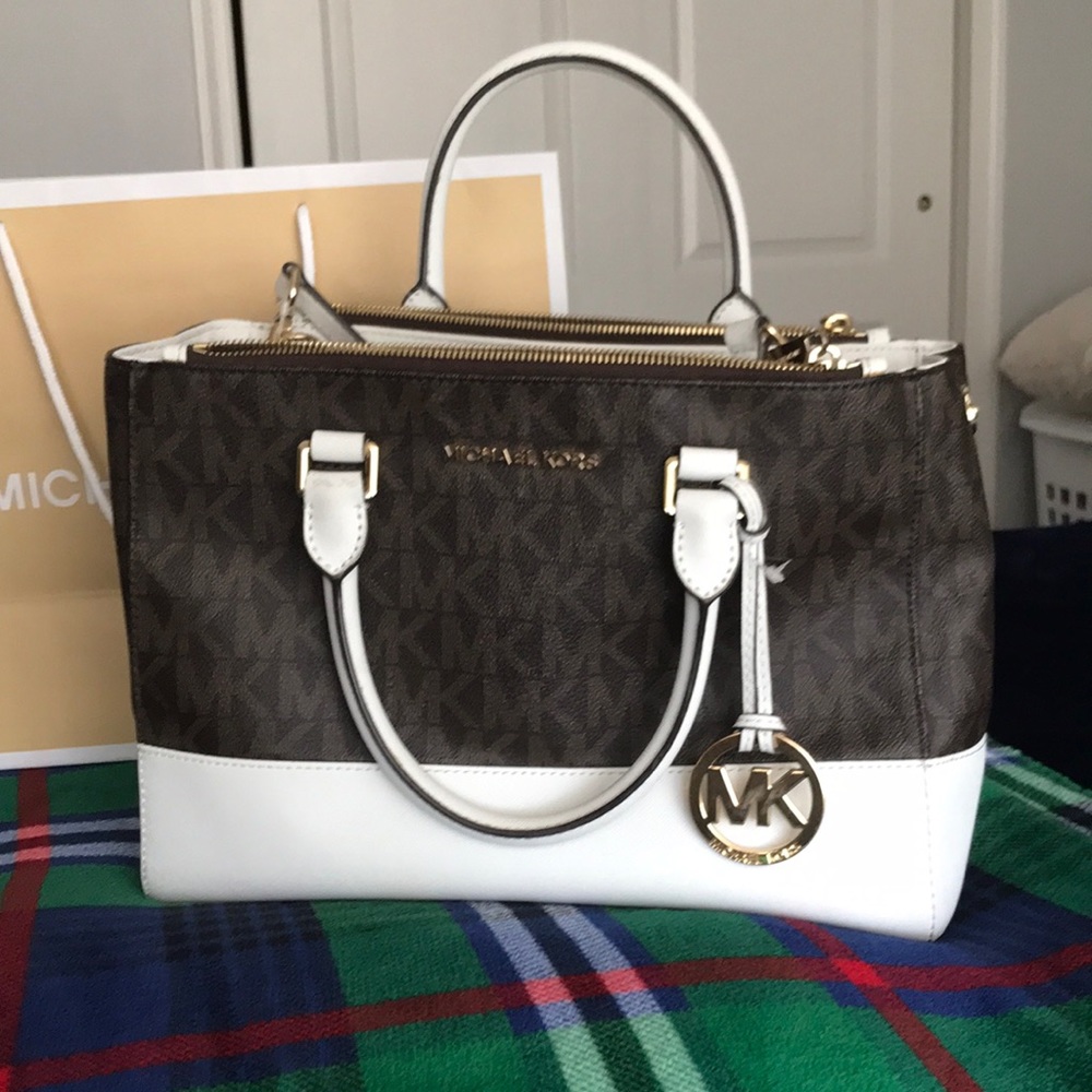MK PURSE